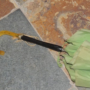 Vintage Umbrella/ Parasol 31.5&quot;x36&quot; Yellow Marbled Bakelite / Catalin Handle mid century