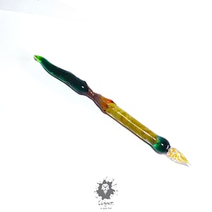 Pluma de inmersión de vidrio, pluma de firma, letra escrita a mano, arte funcional, pluma de árbol verde, escultura de árbol de vidrio, arte de vidrio