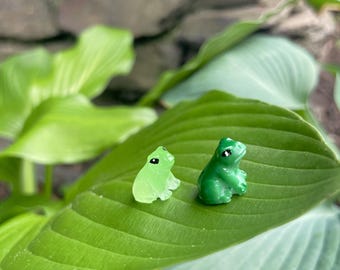 Mini Frog Plant Friends, light and dark green. Plant Pal leaf Accessory. Glow In The Dark Magnetic Frog houseplant buddies. Plant leaf decor