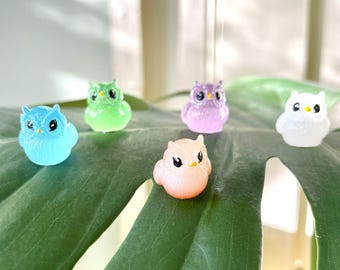 Owl Plant Friend Leaf Magnet/Plant Pal Accessory. Small bird plant buddy for foliage houseplant. Plant lover gift