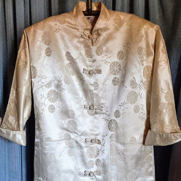 Beautiful vintage The Kahala 100% Ivory silk with pattern robe, jacket, frog closures in excellent condition,  size med