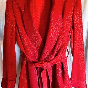 Maurice L Rothschild, State-O-Maine wine red silk jacquard cloud pattern.  Jacket is lined.  has a sash belt.  size M/L  excellent condition