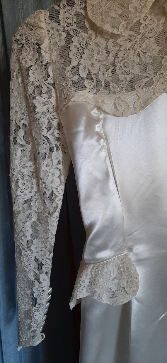 Beautiful vintage long lacy sleeved lace bodice, … - image 2