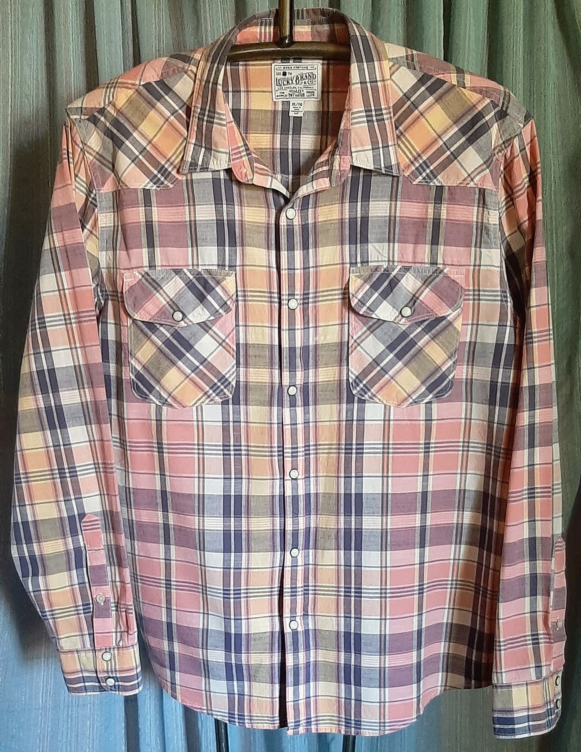 Purples and pinks Lucky Brand & Co qomens western shirt, snap closures and cuffs in excellent condition, sizeXL/TG Purples and pinks Lucky Brand & Co qomens western shirt, snap closures and cuffs in excellent condition, sizeXL/TG