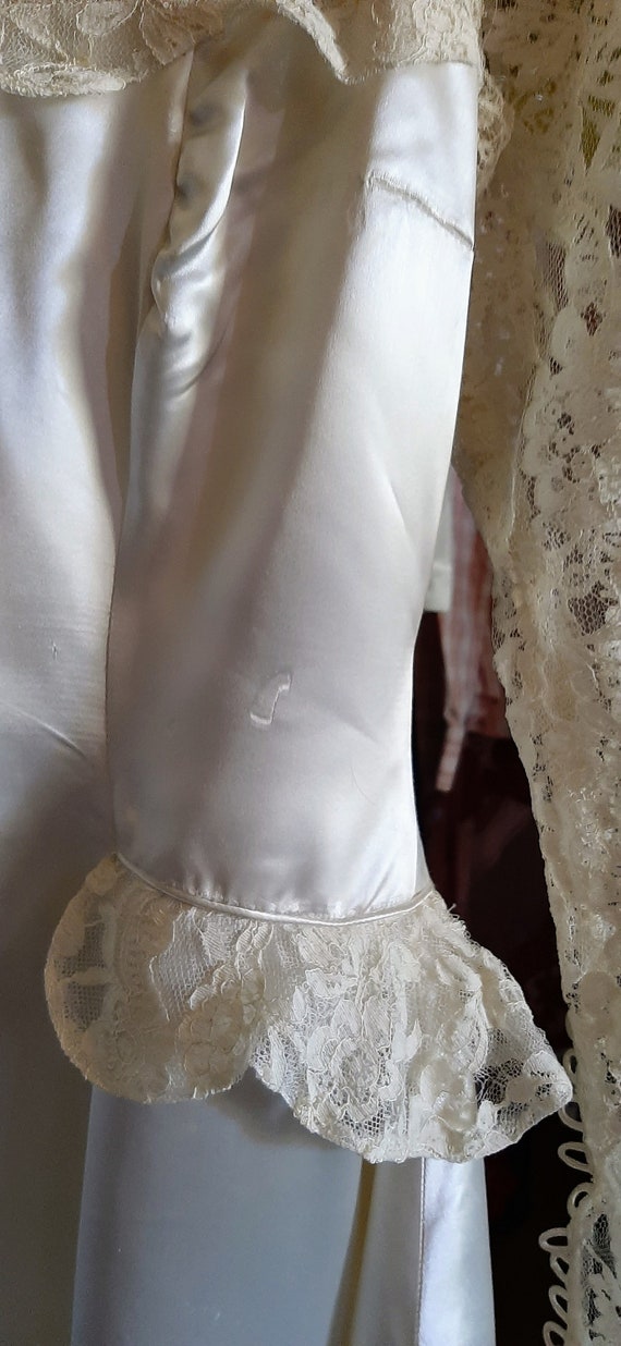 Beautiful vintage long lacy sleeved lace bodice, … - image 5