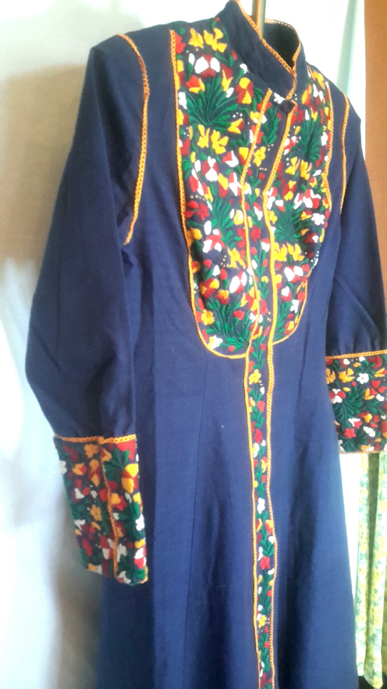 size small excellent condition floor length embellished dress with embroideried bodice and sleeves Vintage boho Girasol long sleeved