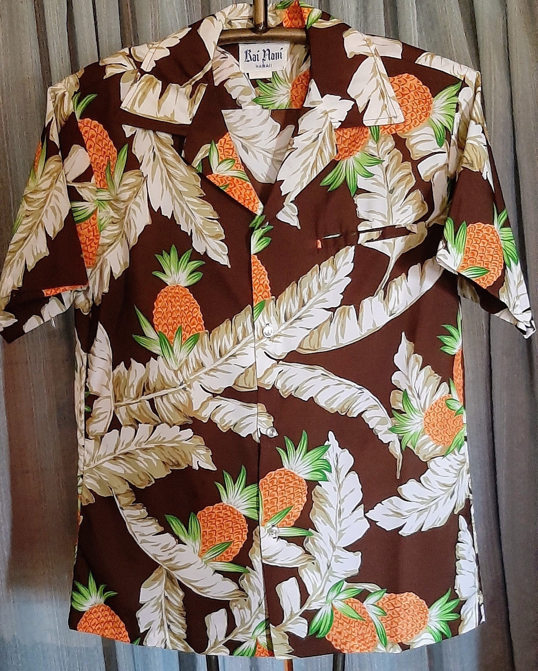 Vintage Rai' Nani Hawaii 100% Polyester Floral Hawaiian Shirt in