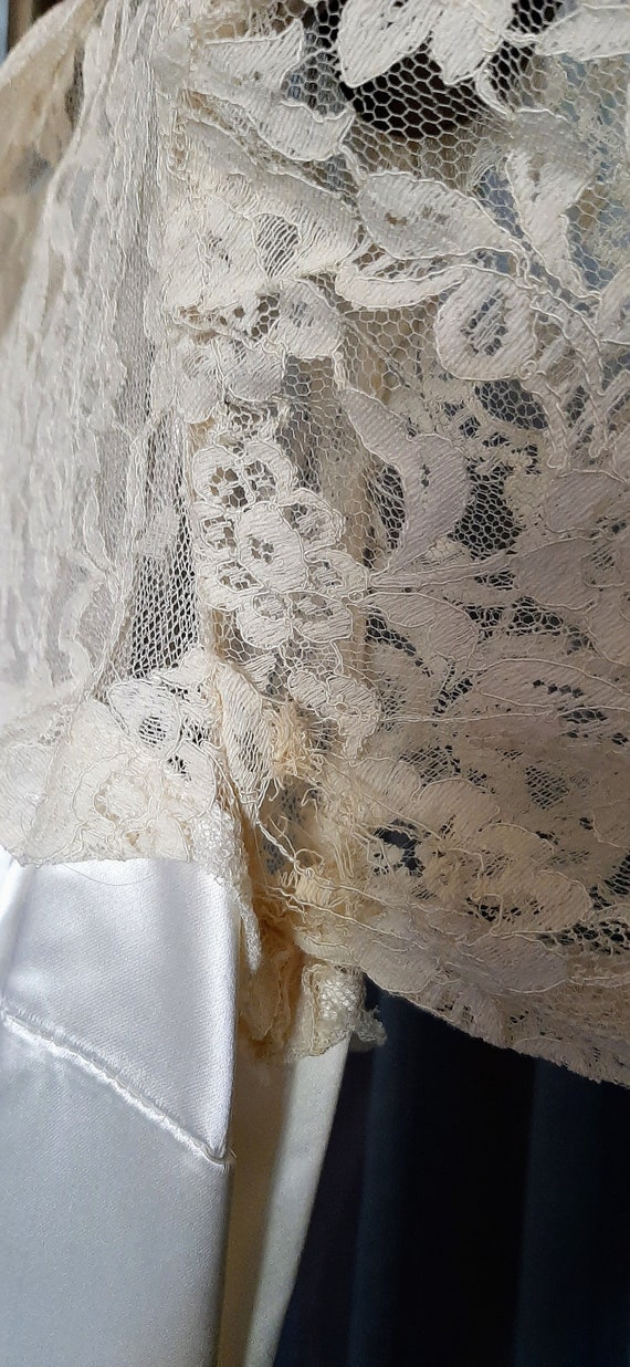 Beautiful vintage long lacy sleeved lace bodice, … - image 4