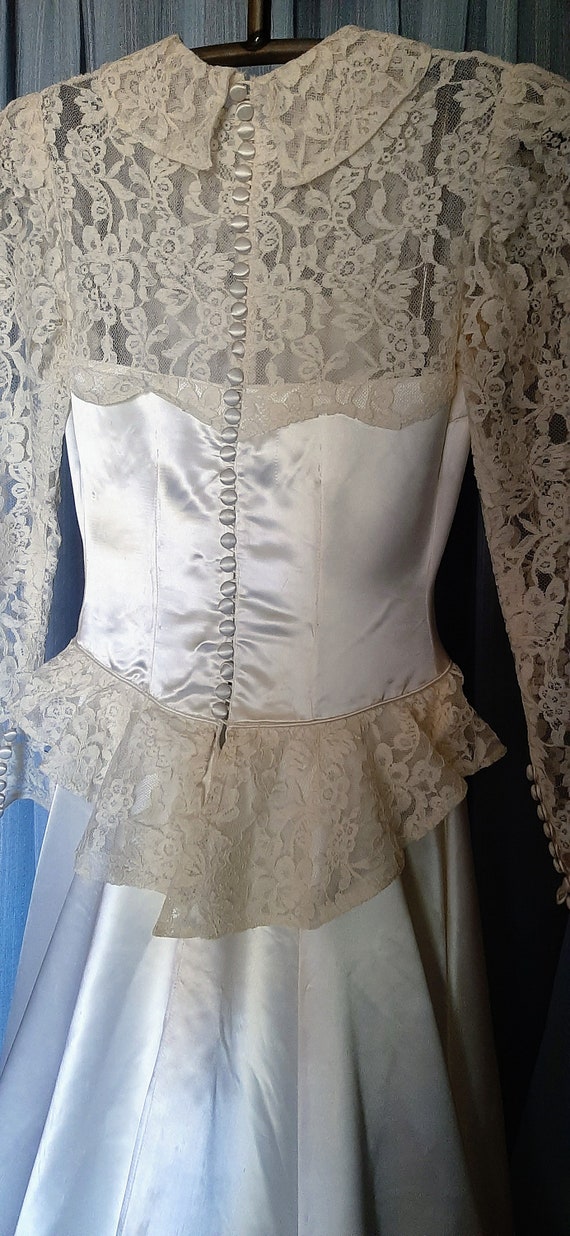 Beautiful vintage long lacy sleeved lace bodice, … - image 3