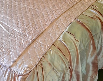 1950s glamour, light pink satiny quilted double bedspread with skirting in excellent condition