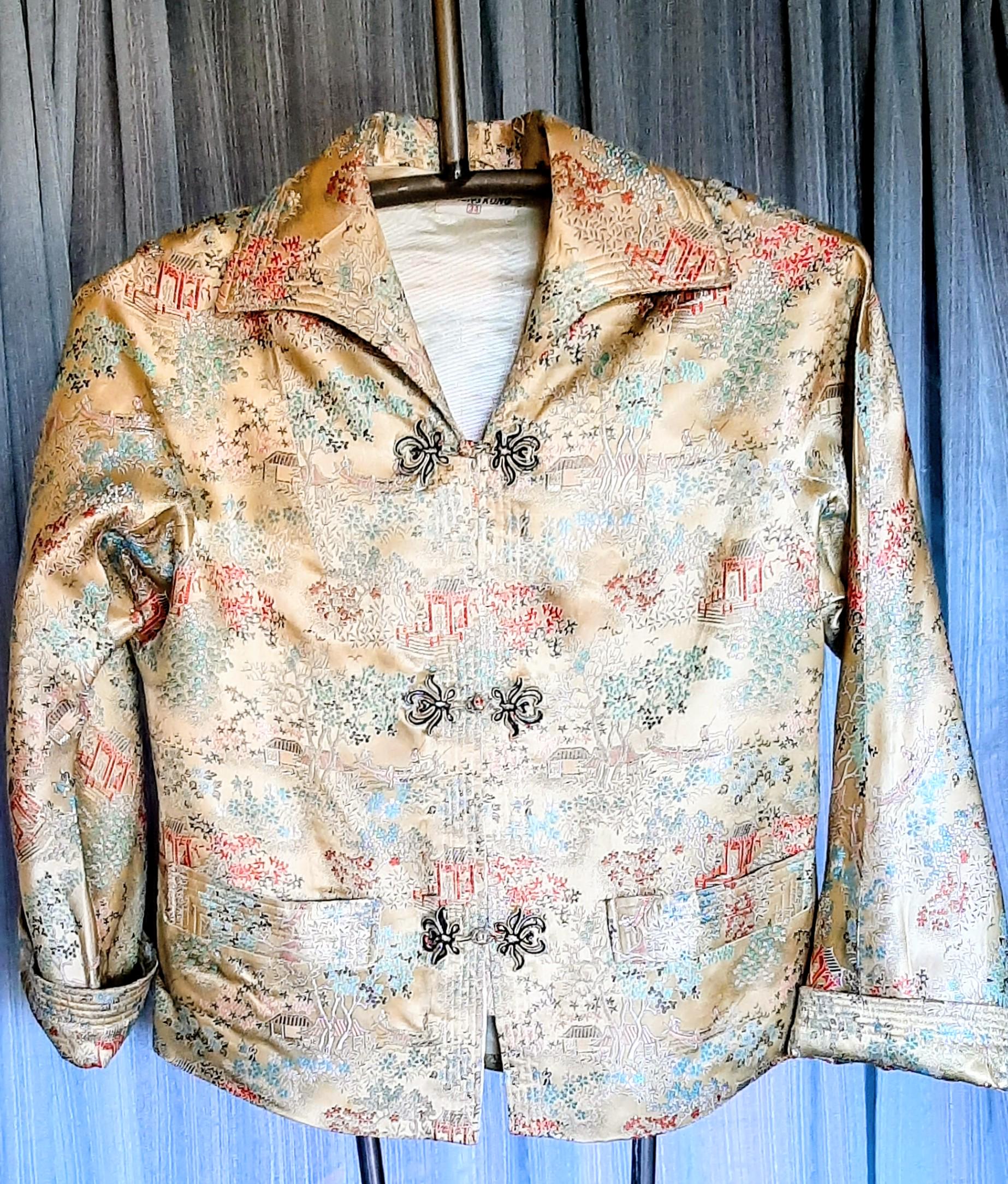 Beautiful 50s Hand Made in Hong Kong, Size 34 Goldish Silk Jacket