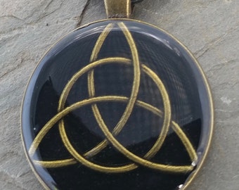 Bronze triquetra set in Jewellery grade bioresin