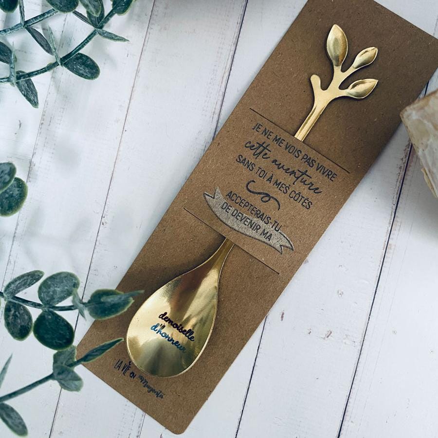 Cuillère dorée gravée : témoin ou demoiselle d’honneur