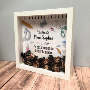 Marco personalizado Chokotoffs "Clase de" - Regalo original de fin de curso - Bombones y nombre del profesor - 25x25 cm