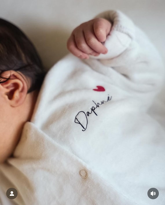 Pyjama naissance personnalise avec prenom idee cadeau pour bebe nouveau ne coeur rouge velours blanc Etsy France