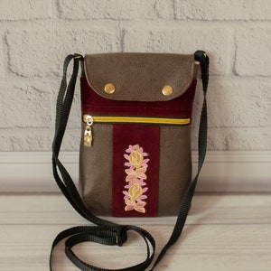 Iphone bag for Women, Cell phone Crossbody purse with three pockets