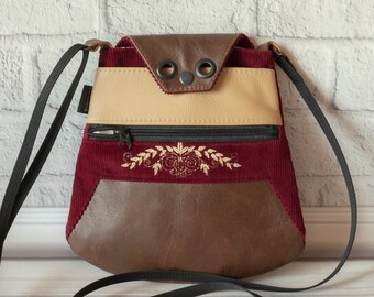 Cell phone crossbody purse for Women, Small three-compartment bag, Smartphone purse with Shoulder Strap