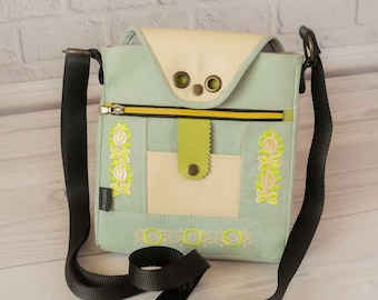 Bolso bandolera pequeño de ante sintético verde