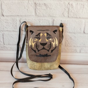 Tiger Cell phone Crossbody purse for Women, IPhone bag with three pockets