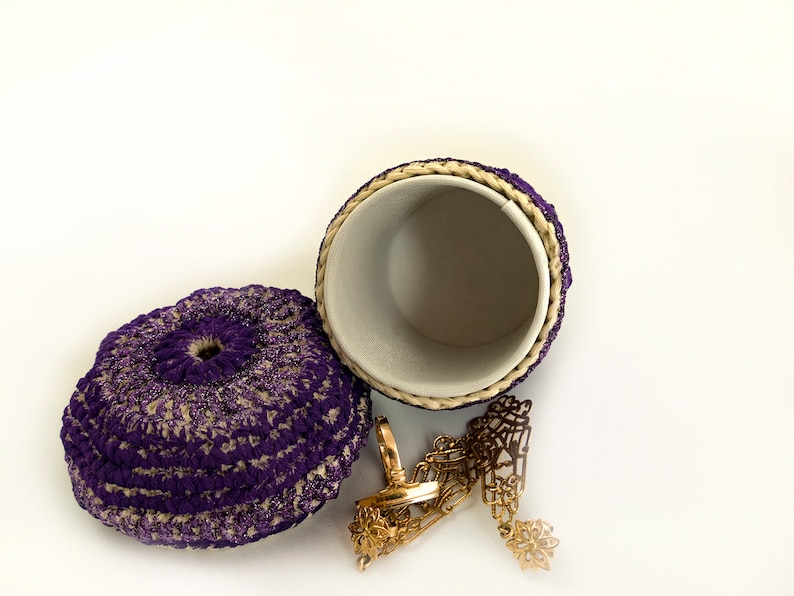 Mini jewelry box Violet Crocheted gifts box