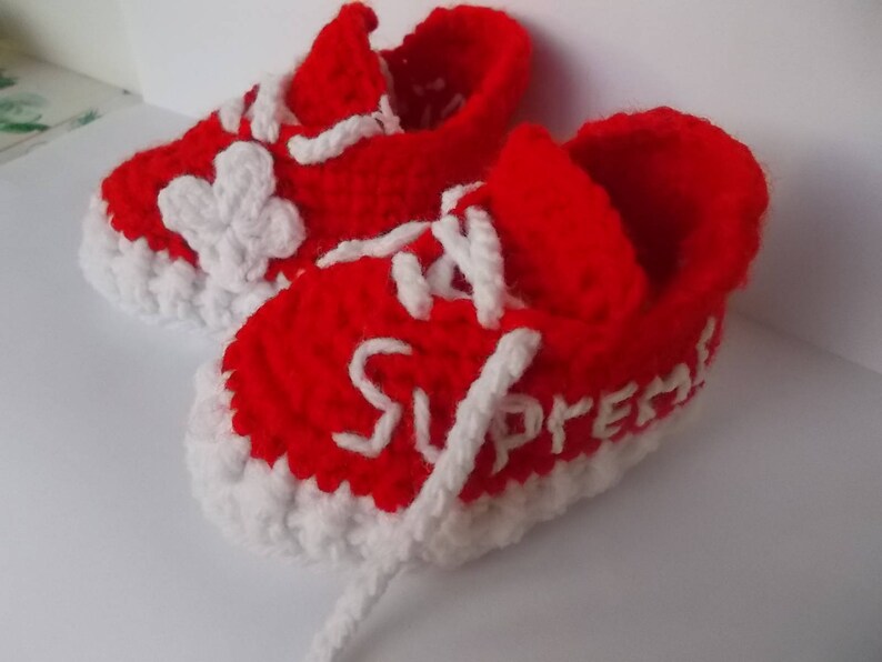 Supreme X Yeezy Boost 350 V2 Sneakers, 39 ae