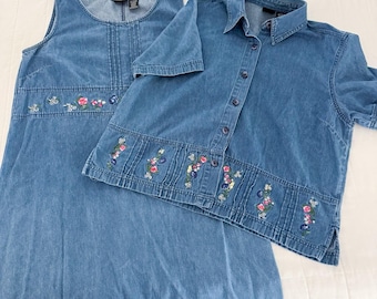 Vintage Erika Co Dress MEDIUM Blue Denim Midi Floral Emboidered Cottagecore 90s