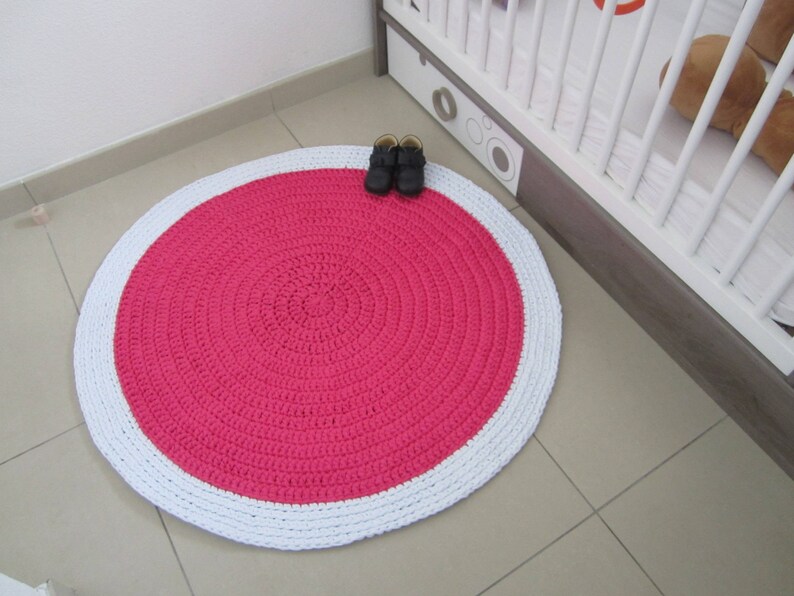 Tapis chambre bébé fille rose fuchsia et blanc pour ...