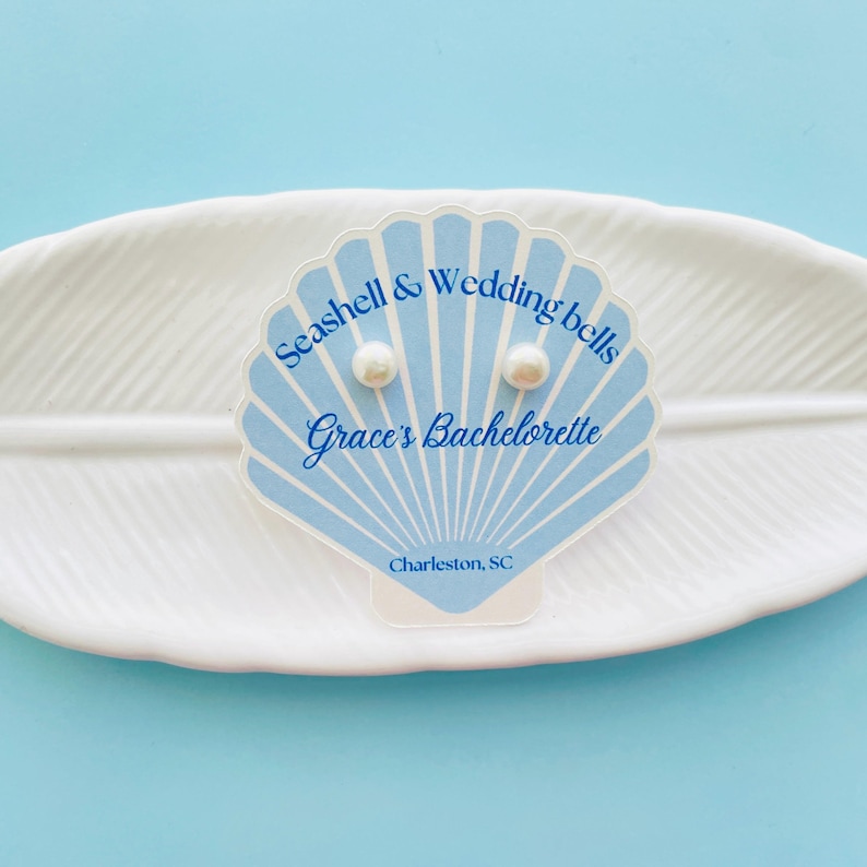 Cartão para dama de honra com tema de conchas: Brincos de pérola de água doce, lembrancinhas para despedida de solteira na praia, lembrancinha de casamento com tema litorâneo. She Said Sea
