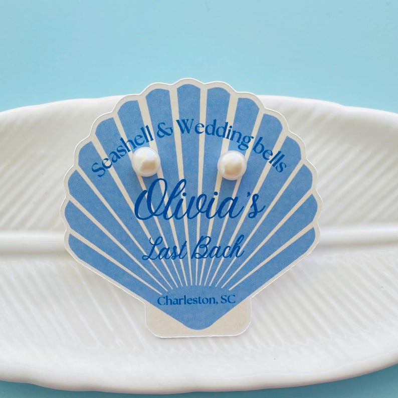 Cartão para dama de honra com tema de conchas: Brincos de pérola de água doce, lembrancinhas para despedida de solteira na praia, lembrancinha de casamento com tema litorâneo. Shell Blue