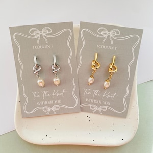 Demande en mariage, boucles d'oreilles « Tie the knots », carte de boucles d'oreilles « Demoiselle d'honneur personnalisée », cadeaux « Bachelorette », cadeau personnalisé « Demoiselle d'honneur »