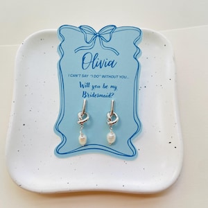 Caixa de presente para proposta de madrinha • Brincos de pérola em cartão de coração personalizado • Joias para presente "Você será minha madrinha?" • Opção de nome personalizado
