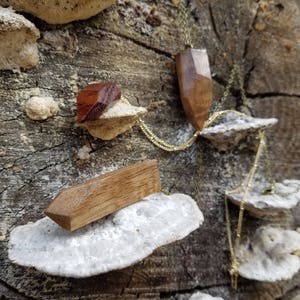 Colgantes de cristal de madera - Madera natural - Mori kei geoda de cuarzo natural declaración inusual oro Nogal Bloodwood