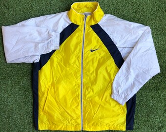 nike spray jacket womens