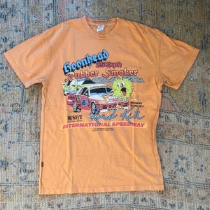 Camiseta vintage australiana de 2002 para hombre, con gráficos medianos de Mad Minds, estilo retro de dibujos animados de deportes de motor, para el circuito internacional de carreras Hoonhead Smoker.
