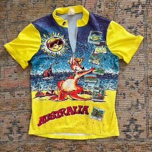 Maillot ciclista vintage de gran tamaño para hombre, con temática australiana de canguro de dibujos animados, de los años 90, ropa deportiva retro australiana, estampado integral de carreras de ciclismo, ropa deportiva.