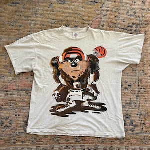 Camiseta deportiva vintage de la NFL de 1995 con los Looney Tunes de los Cincinnati Bengals, el diablo de Tasmania, juega sucio, talla XL, camiseta deportiva retro del diablo de Tasmania.