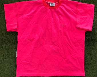 Vintage 1990’s Neon Pink Australian Skin Cancer Sun Protection SPF50+ Summer T-shirt Retro Bright Aussie Streetwear Sun Shop Festival Tee