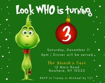Puede incluir: Un personaje verde del Grinch, de la película "El Grinch", con una bufanda roja, de pie sobre un fondo verde con copos de nieve blancos. Un adorno navideño rojo con un número 3 blanco en su interior se encuentra en el lado derecho de la imagen. El texto "Look WHO is turning" está en la parte superior de la imagen. El texto "Saturday, December 11" está debajo del adorno. El texto "4pm | Dinner will be served" está debajo de la fecha. El texto "The Grinch's Cave" está debajo de la hora. El texto "12 Main Road" está debajo del nombre de la cueva. El texto "Nowhere, NY 10222" está debajo del nombre de la calle. El texto "RSVP to Tracey or Michael by 11/1" está en la parte inferior de la imagen.