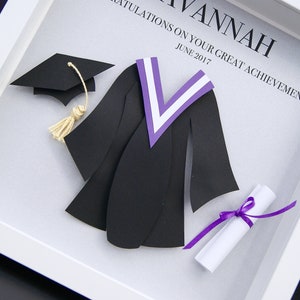 Gepersonaliseerd afstudeercadeau, aangepaste lijst met papieren convocatiejurk en pet met kwastje en diploma, aangepast graduatiecadeau