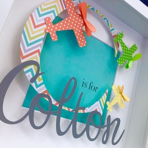Iniciales de bebé personalizadas con temática de avión, decoración de pared moderna para guardería, letrero con nombre de bebé, regalo para baby shower, letras para guardería, aviones de papel