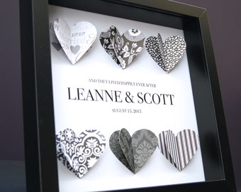Personalisierte Hochzeit Herz Rahmen, Verlobung, Erster Jahrestag Geschenk, Papier Jahrestag Geschenk, 3D Origami Herzen Schattenkasten Rahmen Wandkunst