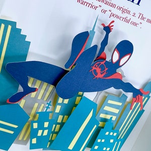 Letrero con el nombre de Across the Spiderverse, regalo con el nombre de Miles Morales para bebé, regalo único para baby shower, estampado de Spiderverse, decoración moderna para guardería con superhéroes