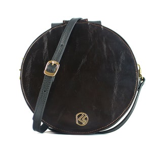 Trendy brown shoulder bag - Round leather bag