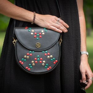 Sac en cuir à bandoulière noir clouté