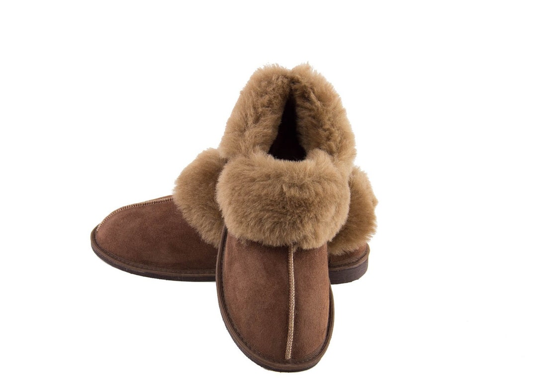 THICK-SOLED SLIPPERS IN BRIGHT CREAM SHEEP WOOL main image 1