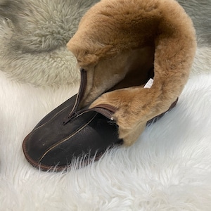 Men&#39;s Sheepskin Zipper Slippers: Warm Wool Lined Comfort