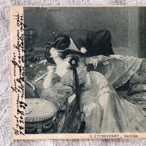 Cartolina francese d'epoca del 1920 - Stampa artistica "Il bacio", scritta a mano fronte e retro, oggetto da collezione romantico, francese antico