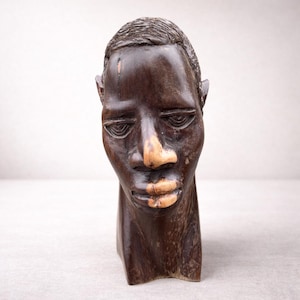 Busto vintage de madera de ébano makonde tallado a mano: escultura tribal africana de cabeza de hombre