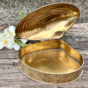 Vintage Brass Clam Shell Trinket Box – Sea Shell Jewelry Box – Coastal Decor Keepsake