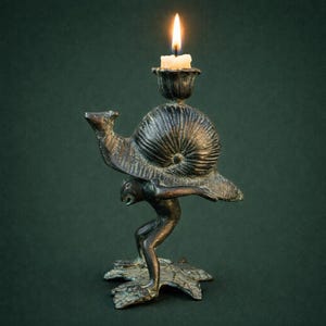 Vintage Bronze Kerzenleuchter, surreale Schnecke & menschliche Figur skulpturales Kunstobjekt 1970er Jahre